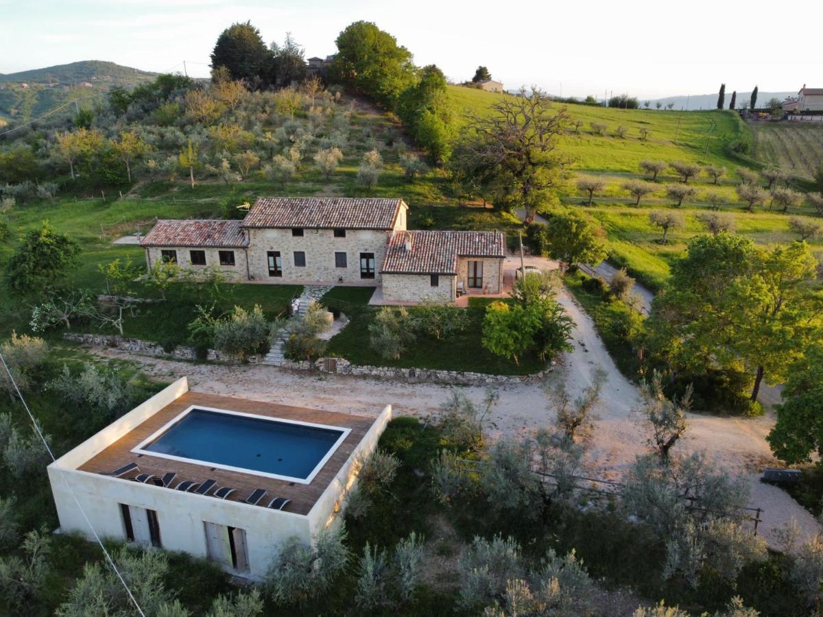 Agriturismo Sant'Angelo Holiday Farm Gualdo Cattaneo Exterior photo